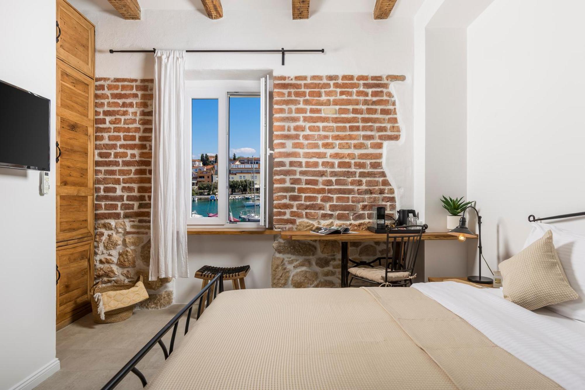 The House Hotel Malinska Exterior photo